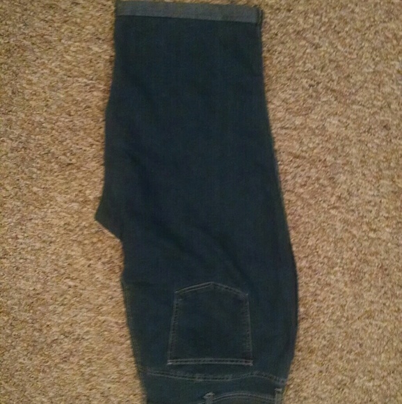 SOLD Liz and me signature tummy control capris - Picture 2 of 4